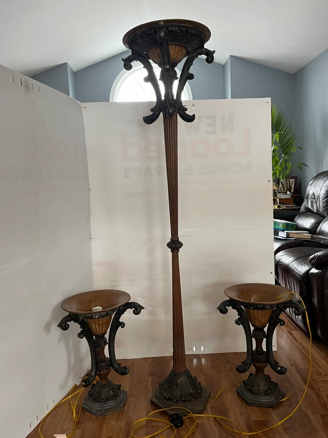 Ornate Pedestal Lamp with Two Side Stands