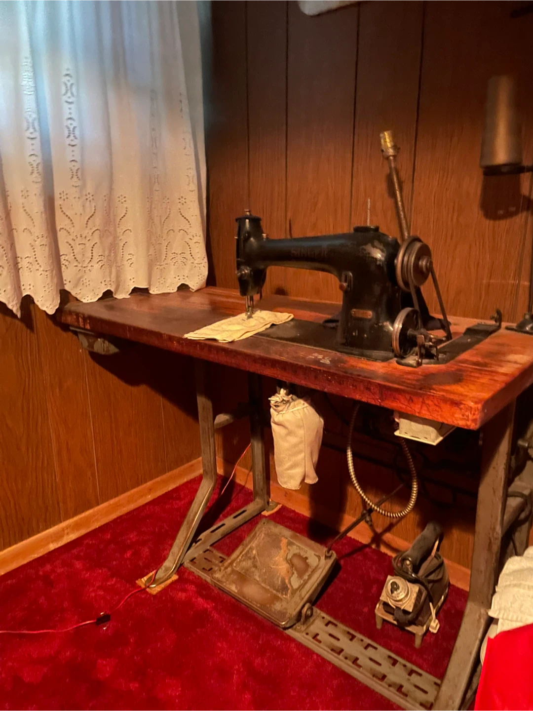 Singer Sewing Machine with Table and Parts