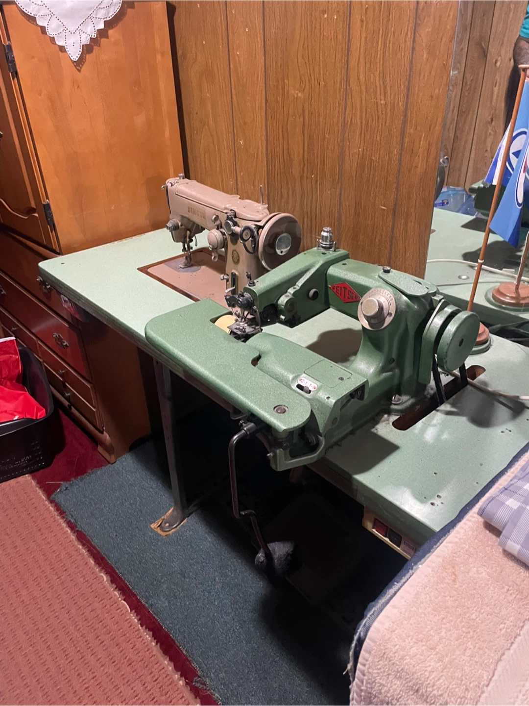 Singer Sewing Machine with Table and Parts - photo 4