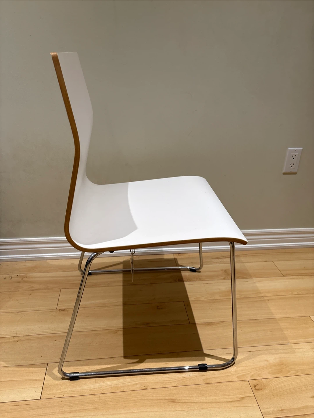White Chair - photo 2