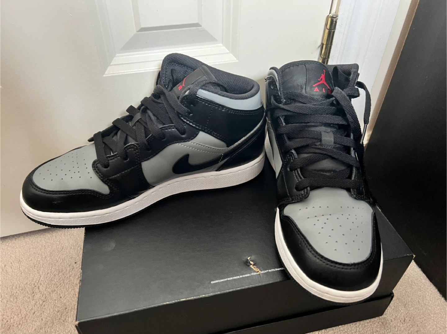 Air Jordan 1 Mid SE GS "Cool Grey"- 6Y - photo 3