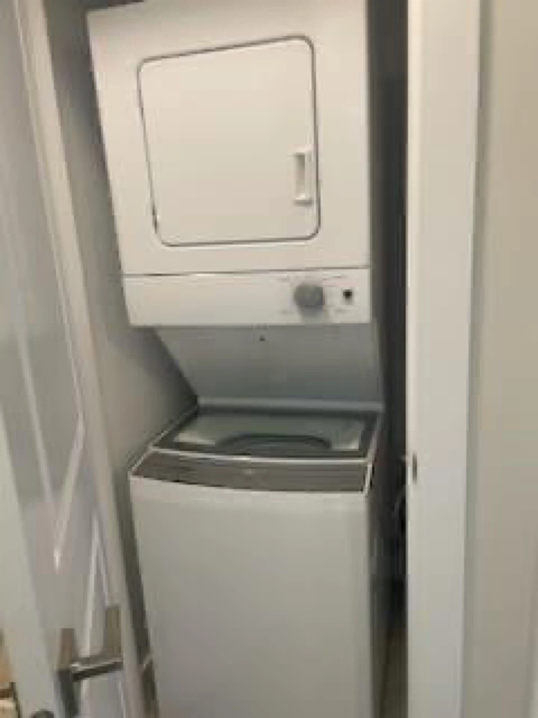 2 bedroom Basement suite for Rent - photo 5
