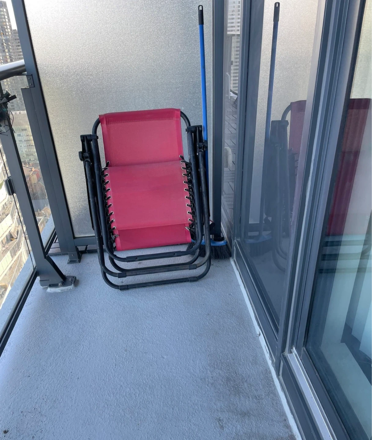 Red Zero Gravity Lounge Chair with Cup Holder and Head Rest