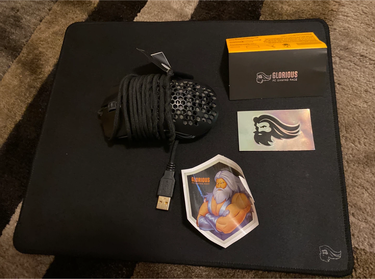 Glorious Model O Mousepad and Mouse - photo 4