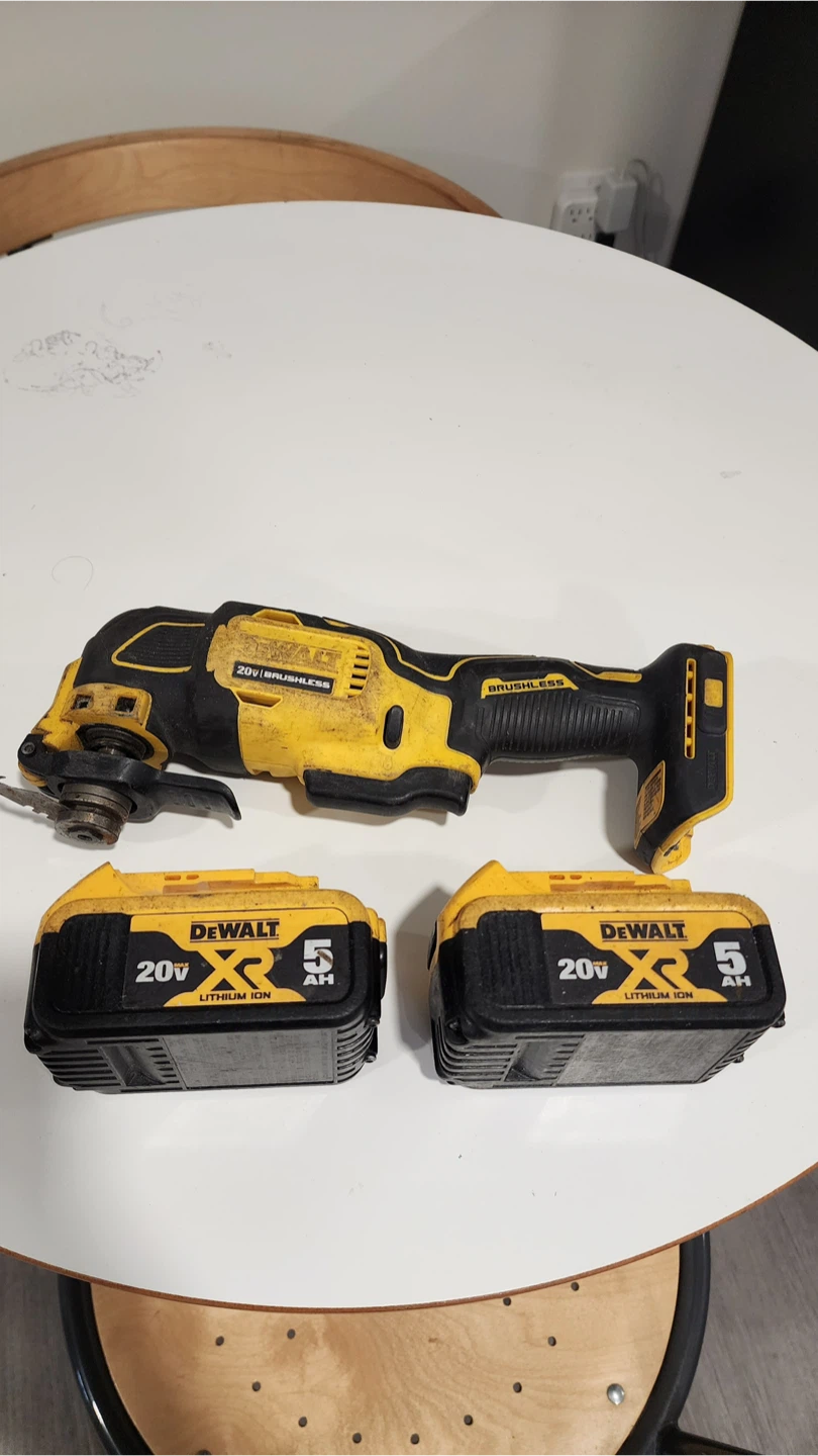 DeWalt 20V MAX XR Oscillating Tool Kit with Two 5.0Ah Batteries