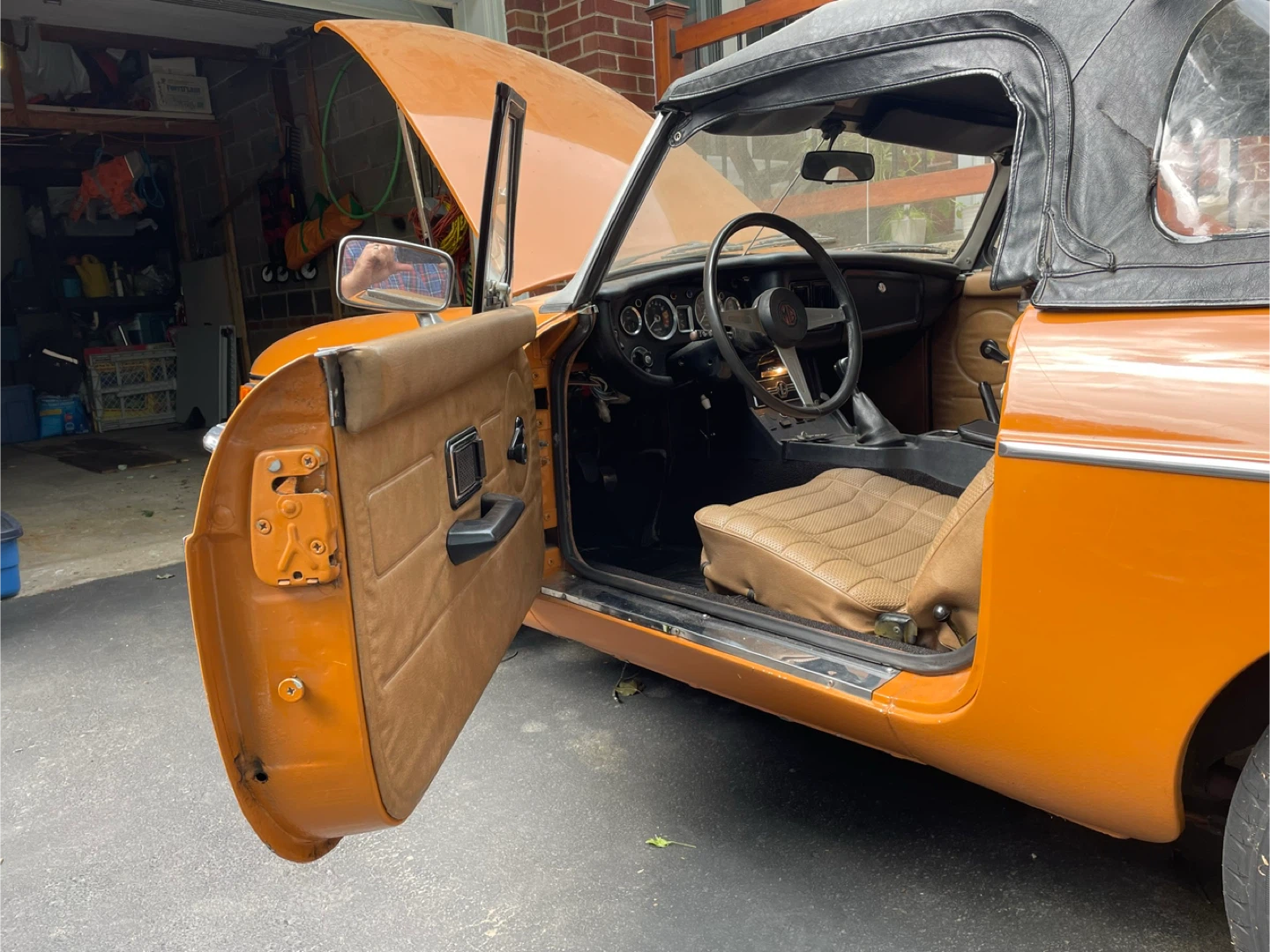 Orange MGB Convertible Classic Car - photo 2