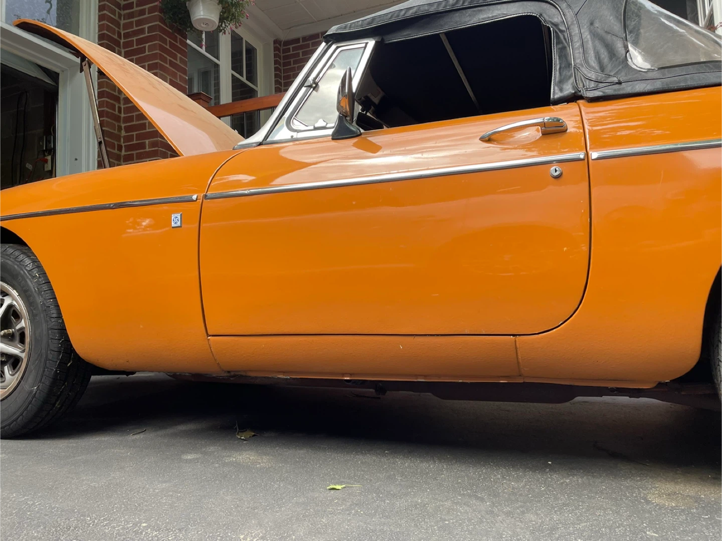 Orange MGB Convertible Classic Car - photo 5