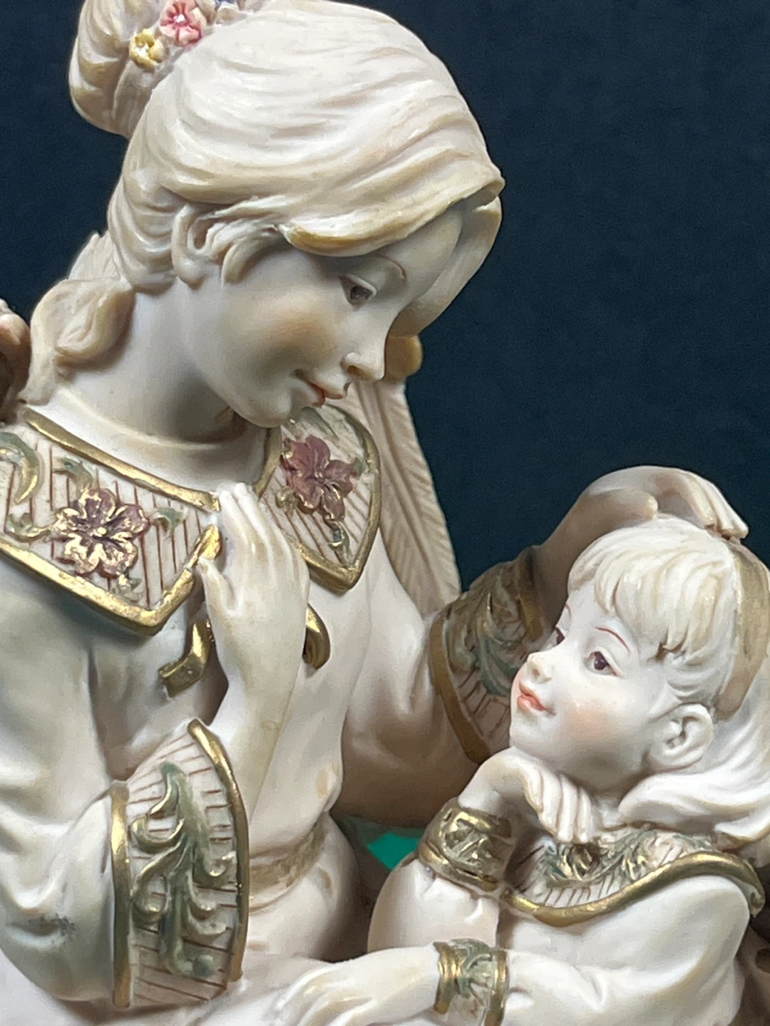 Mother and daughter Musical Angel Figurine - photo 2