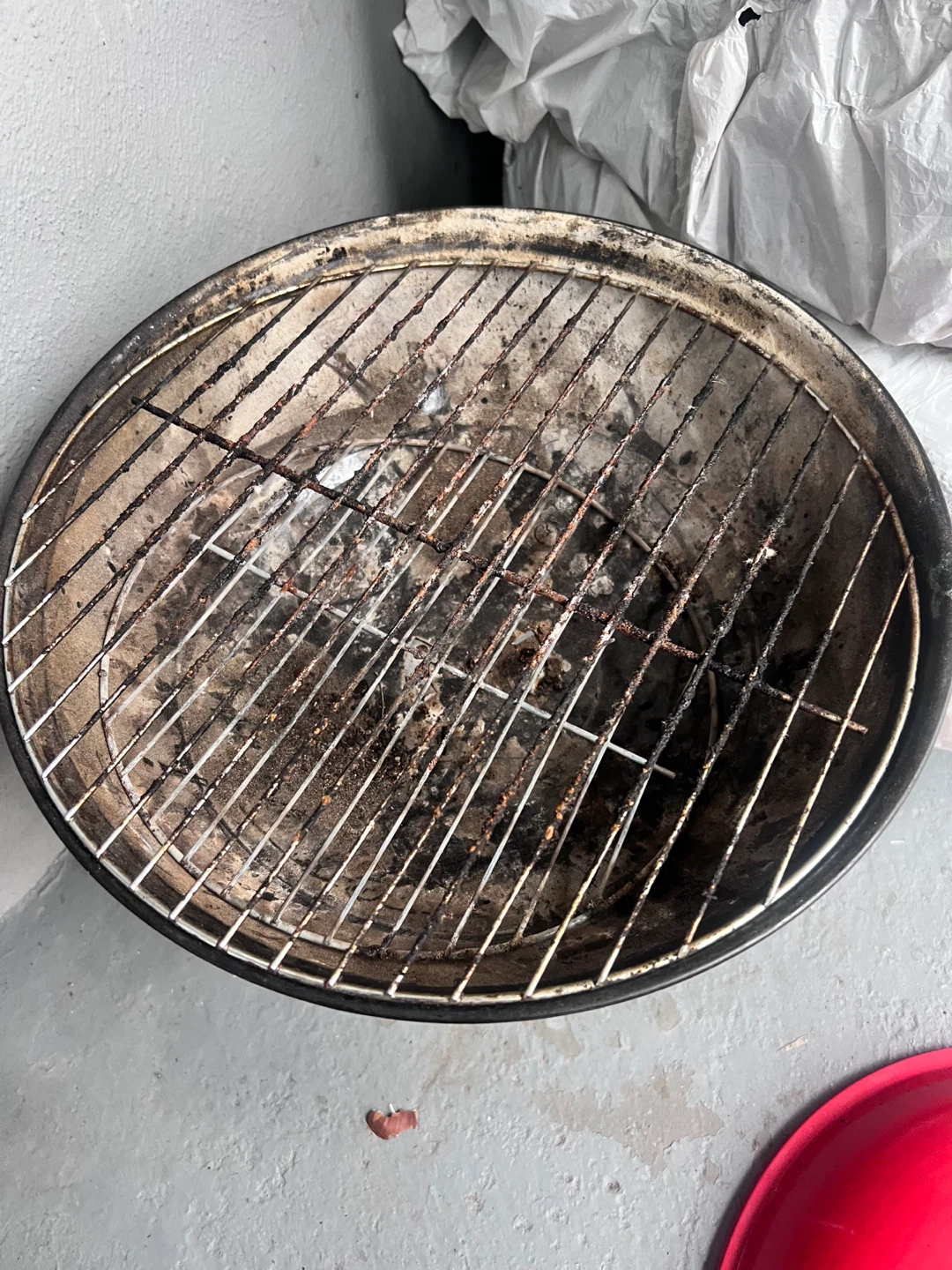 Red Kettle BBQ Grill (Free) - photo 3