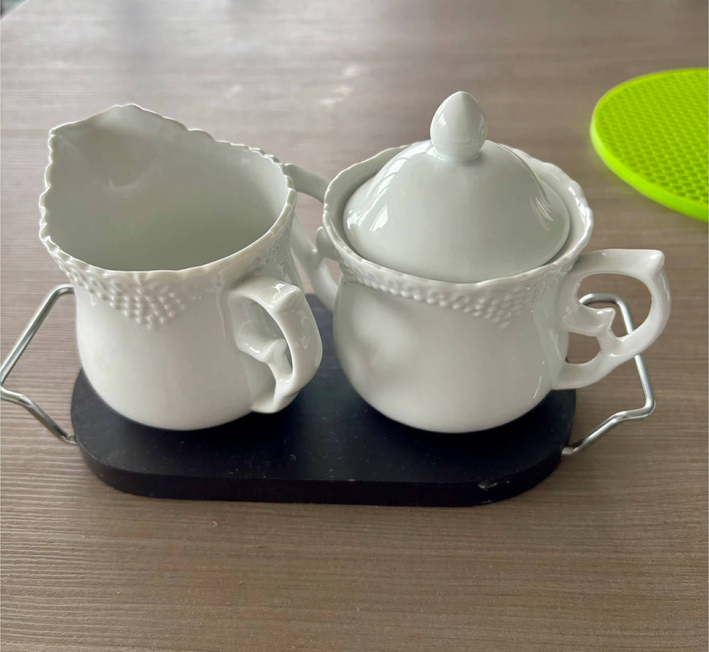 White Ceramic Sugar Bowl & Creamer Set 🥕