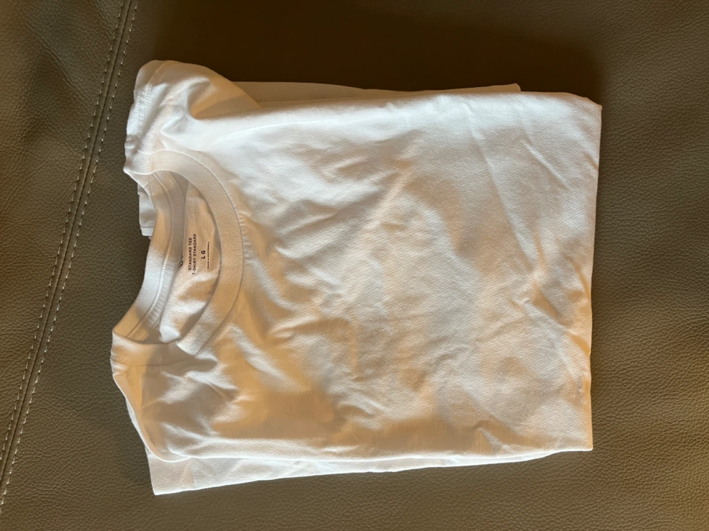 New with tags GAP White Standard Tee - Large - photo 2
