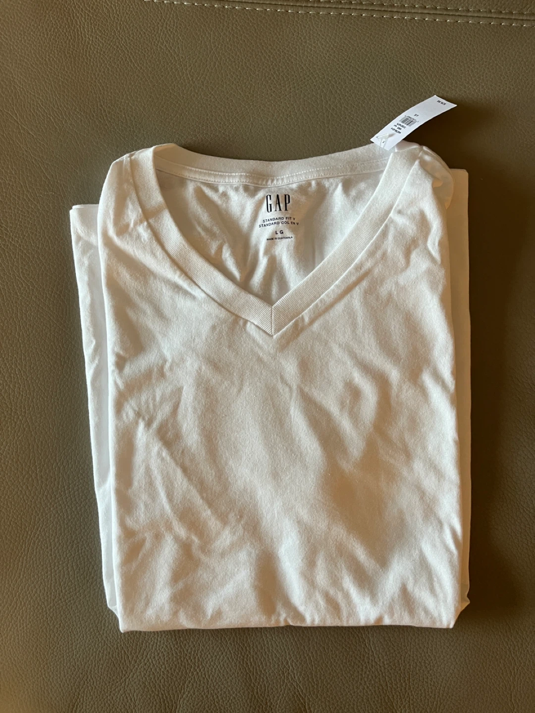 Brand new GAP Men's White V-Neck T-Shirt - Size L