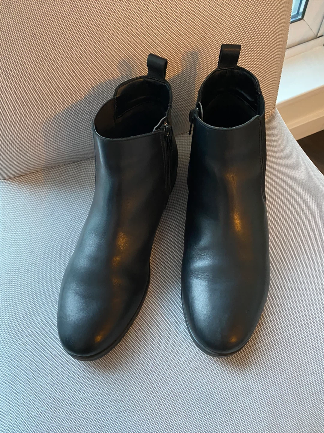 Aldo Black Leather Chelsea Boots - size 9