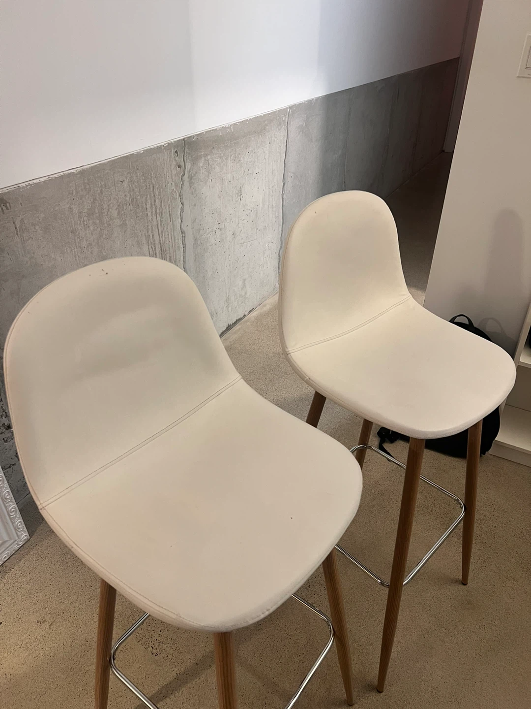 Pair of white bar stools - photo 3