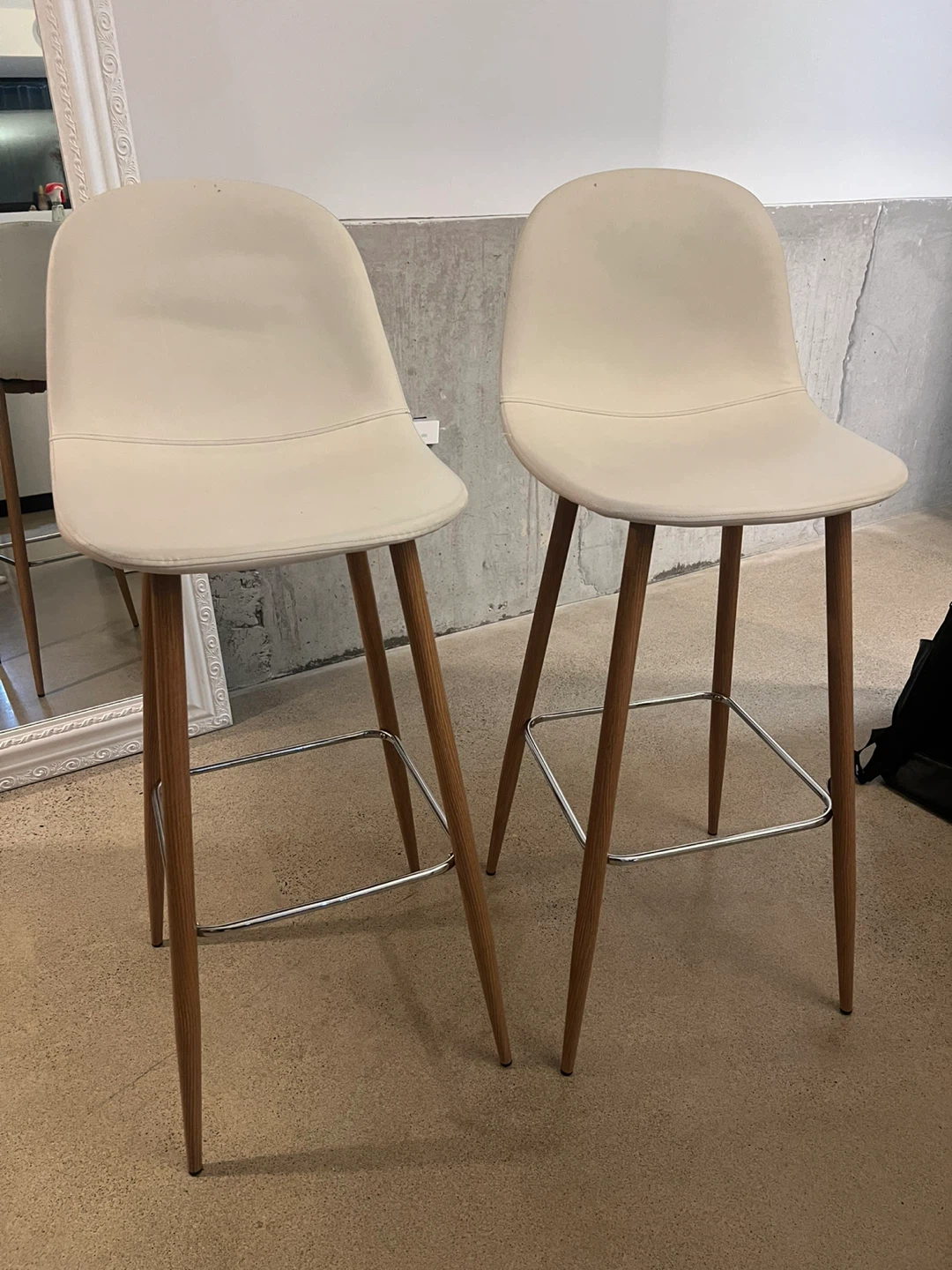 Pair of white bar stools - photo 2