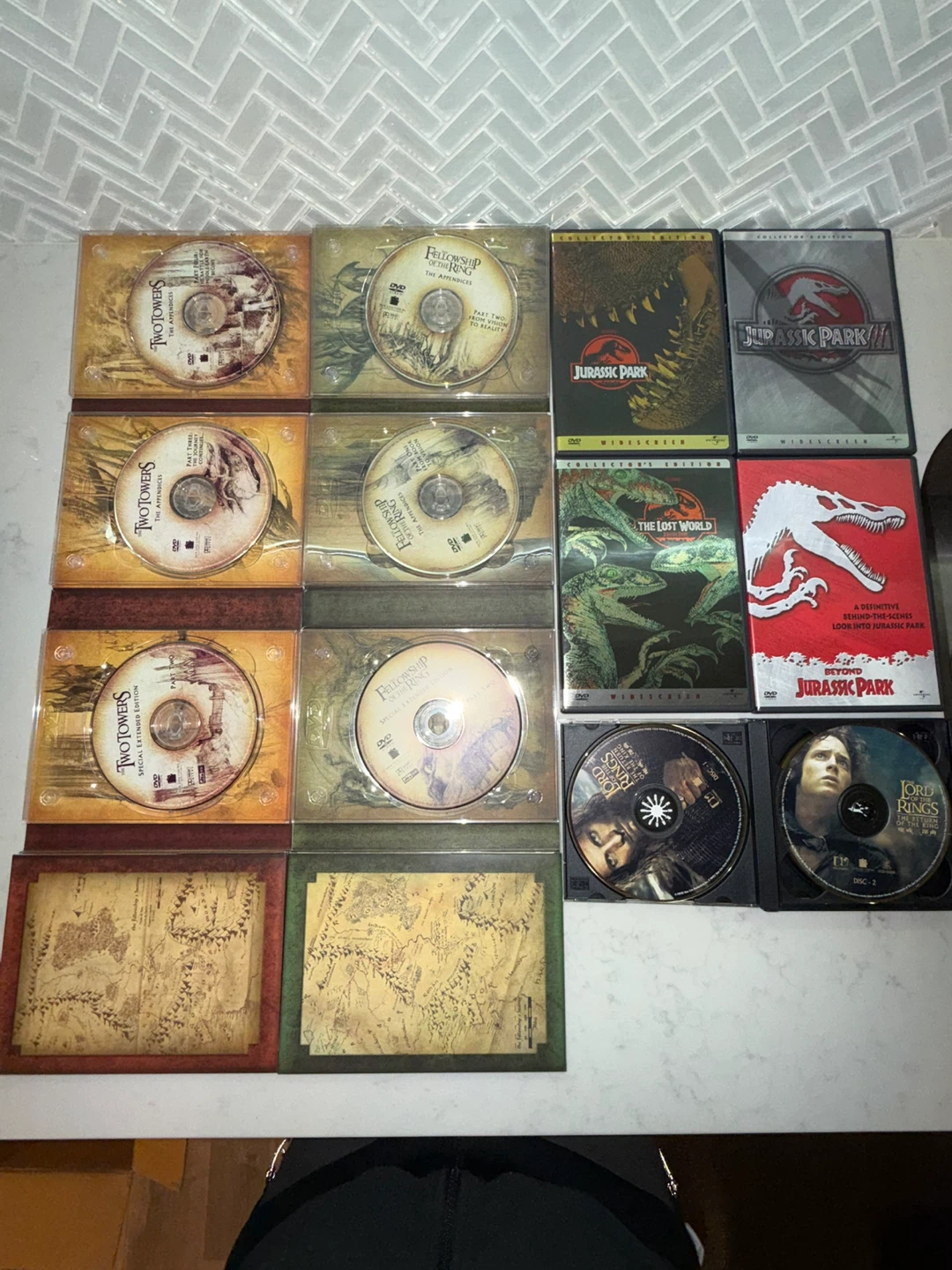 Jurassic Park Trilogy & Lord of the Rings Extended Editions - photo 2
