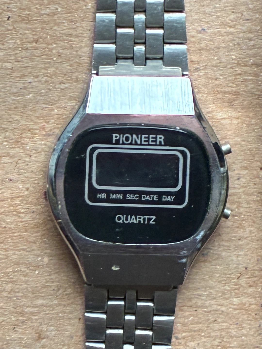 $15.00 Lot 5 vintage watches Bulova etc Pioneer quartz AS IS - photo 5