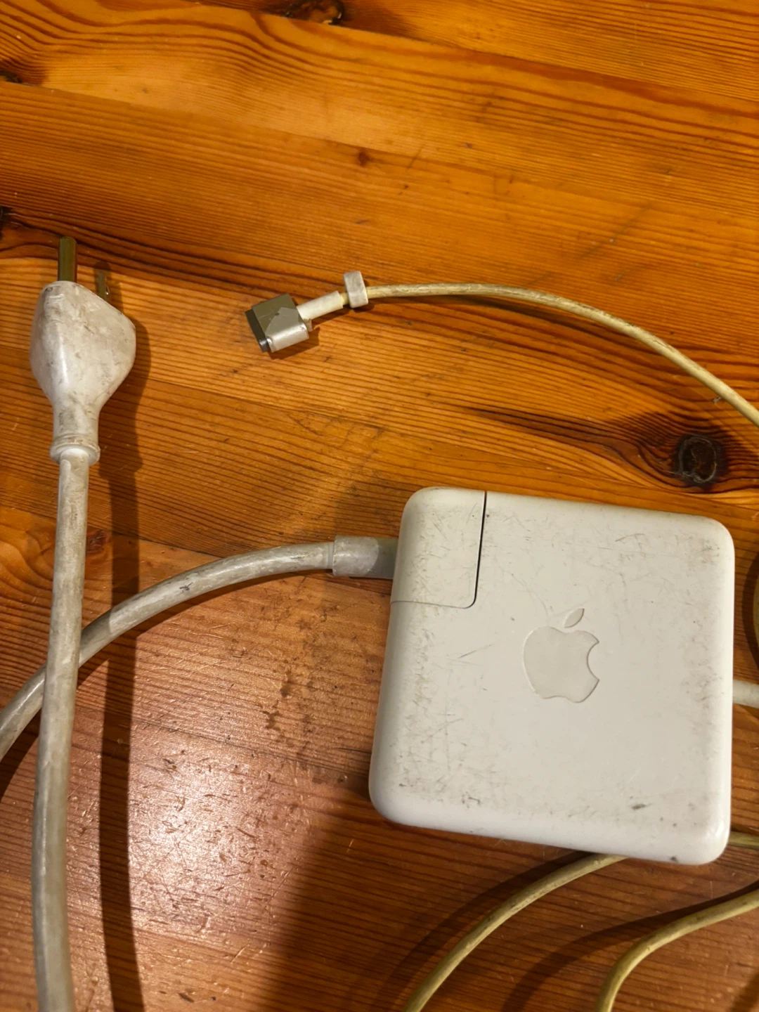 Apple MacBook MagSafe Charger - photo 5
