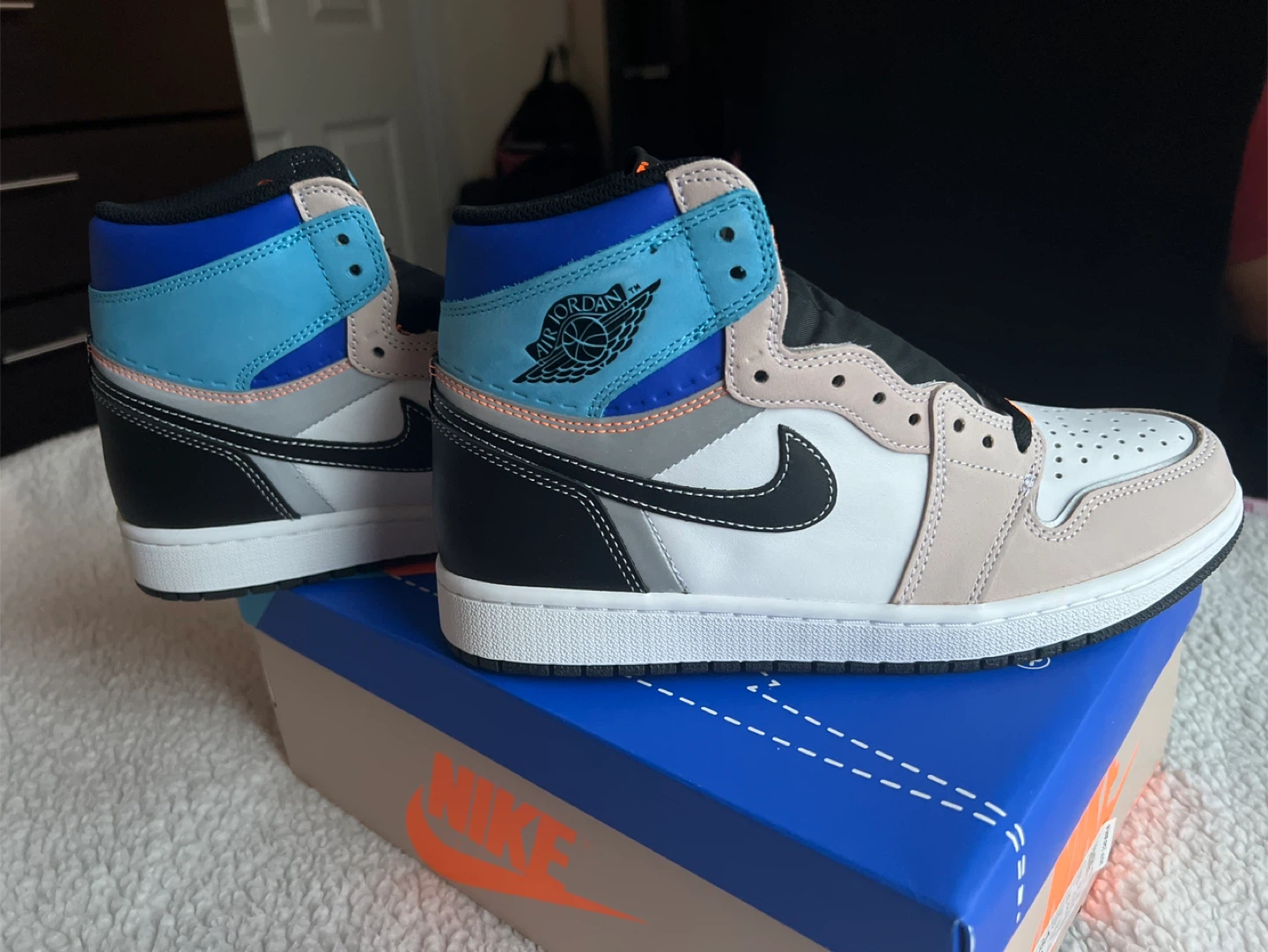 BRAND NEW Nike Air Jordan 1 High OG RETRO Sneakers