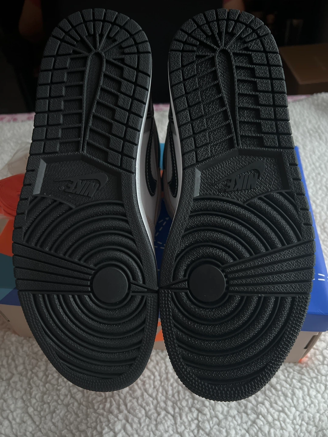 BRAND NEW Nike Air Jordan 1 High OG RETRO Sneakers - photo 3
