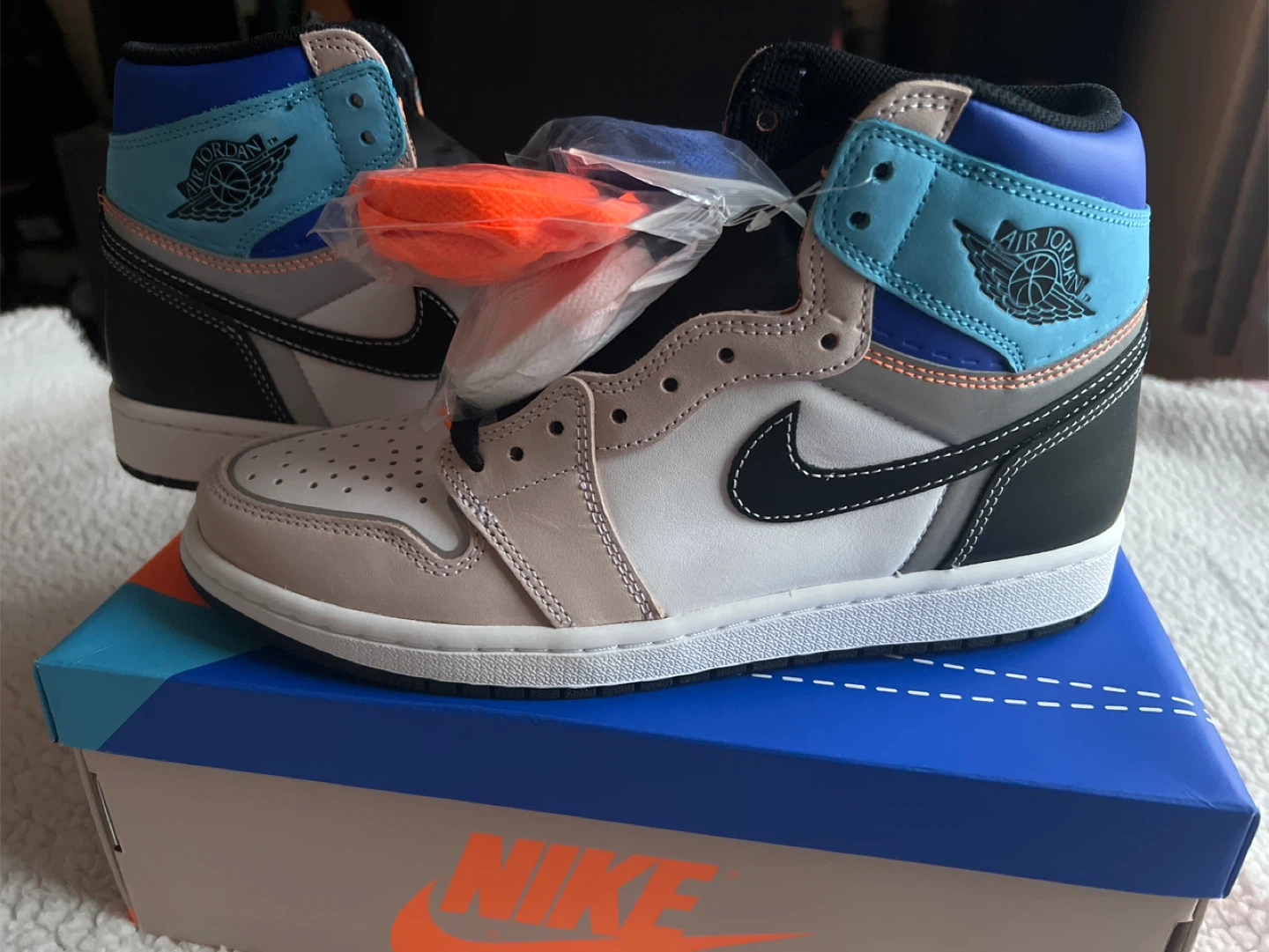 BRAND NEW Nike Air Jordan 1 High OG RETRO Sneakers - photo 4