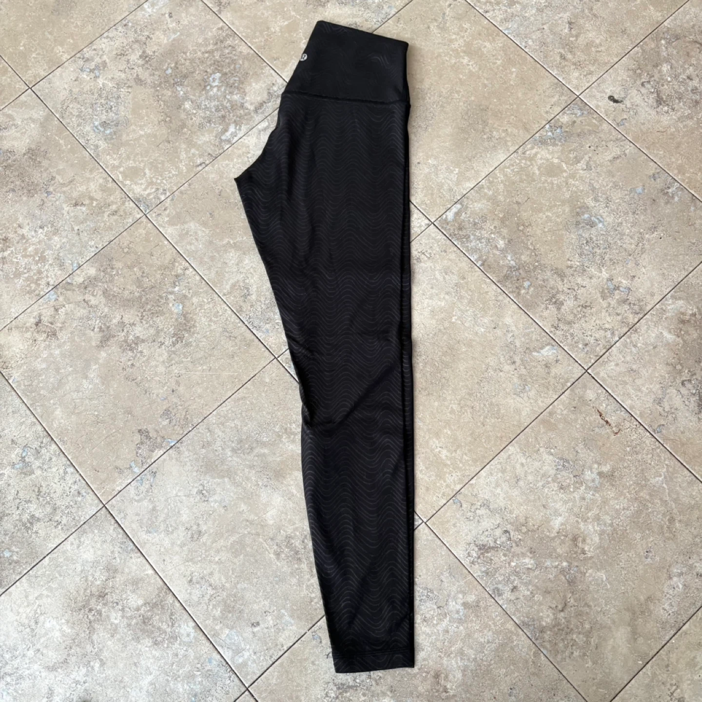 🥕 Lululemon Black Patterned Leggings