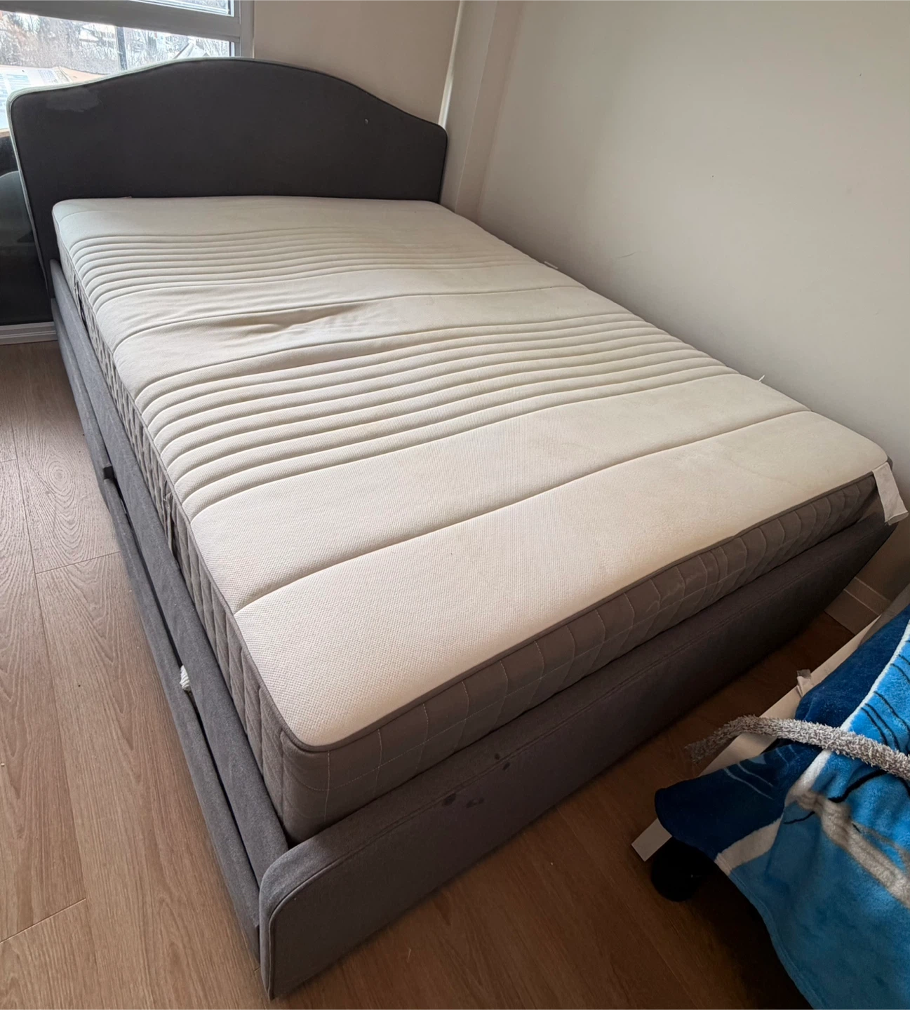 Ikea Queen bed - photo 2