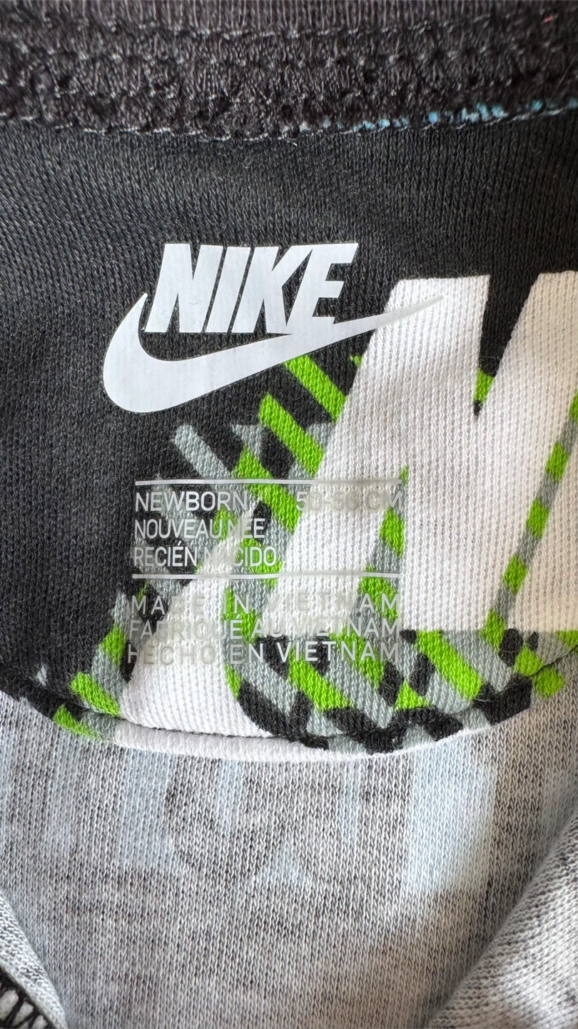Nike Newborn Footed Pajamas - photo 2