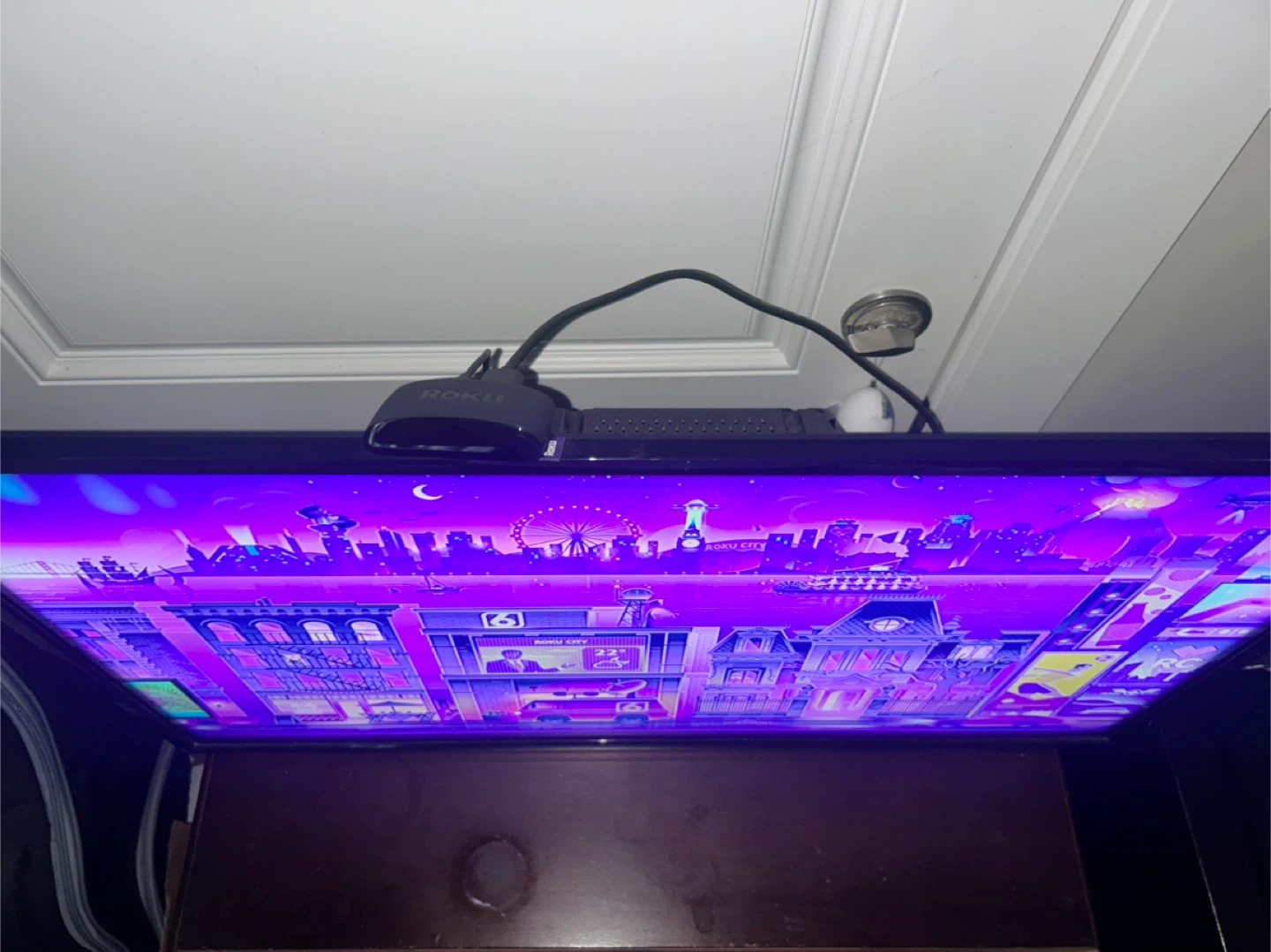 32” LED TV + Roku stream device - photo 3