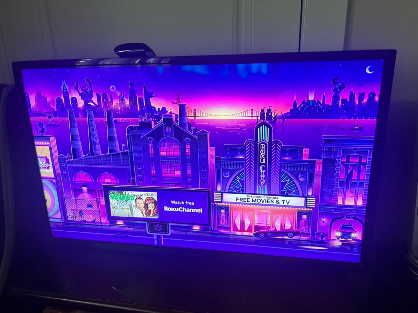 32” LED TV + Roku stream device - photo 2