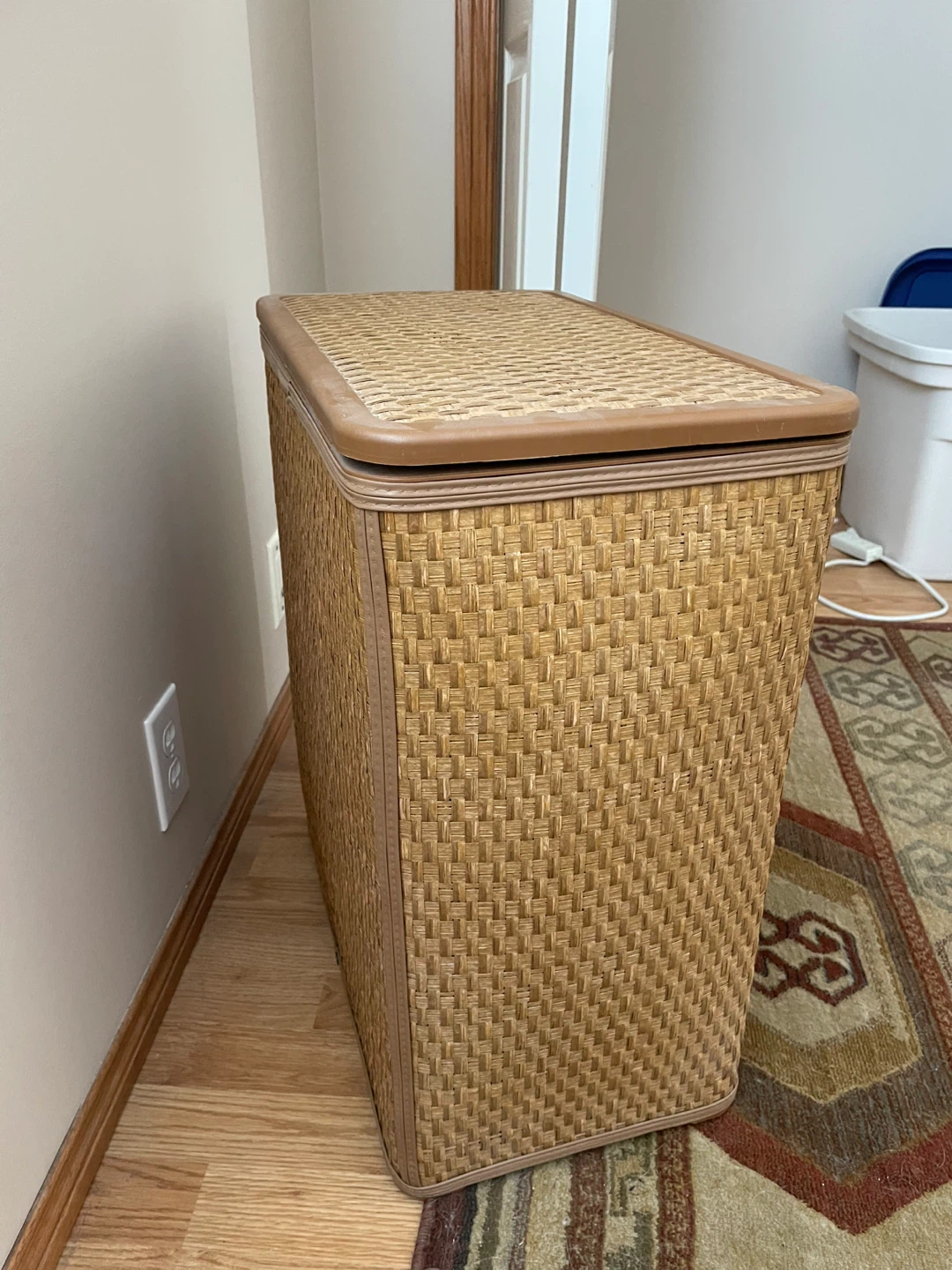 Wicker Laundry Hamper with Lid - photo 4