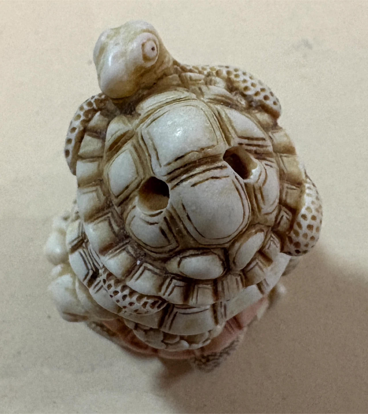 Hand Carved Turtle Stack Trinket Box / Pendant. Size 3x5 cm - photo 5