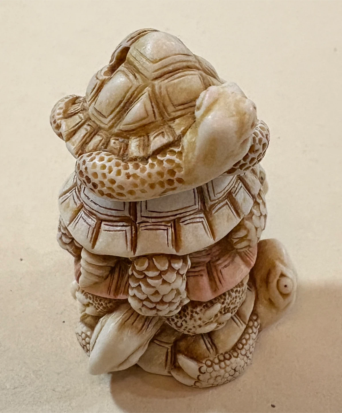Hand Carved Turtle Stack Trinket Box / Pendant. Size 3x5 cm - photo 2
