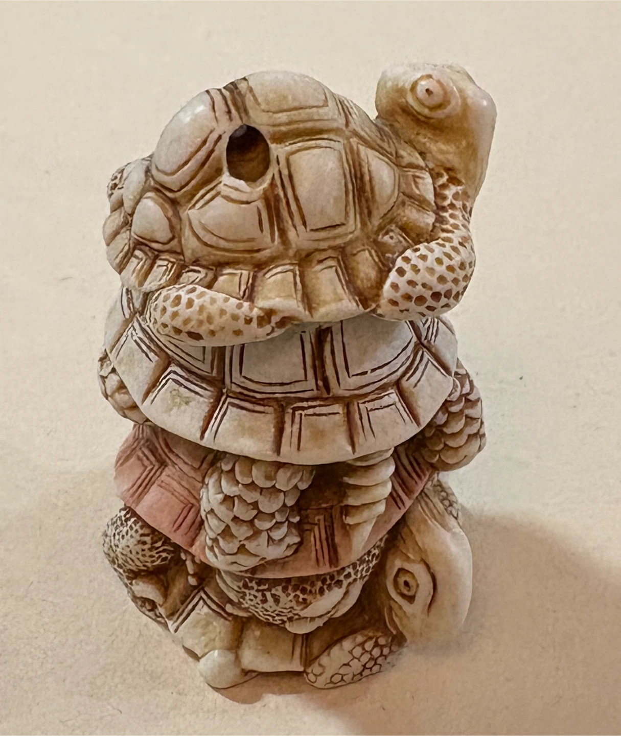 Hand Carved Turtle Stack Trinket Box / Pendant. Size 3x5 cm - photo 3