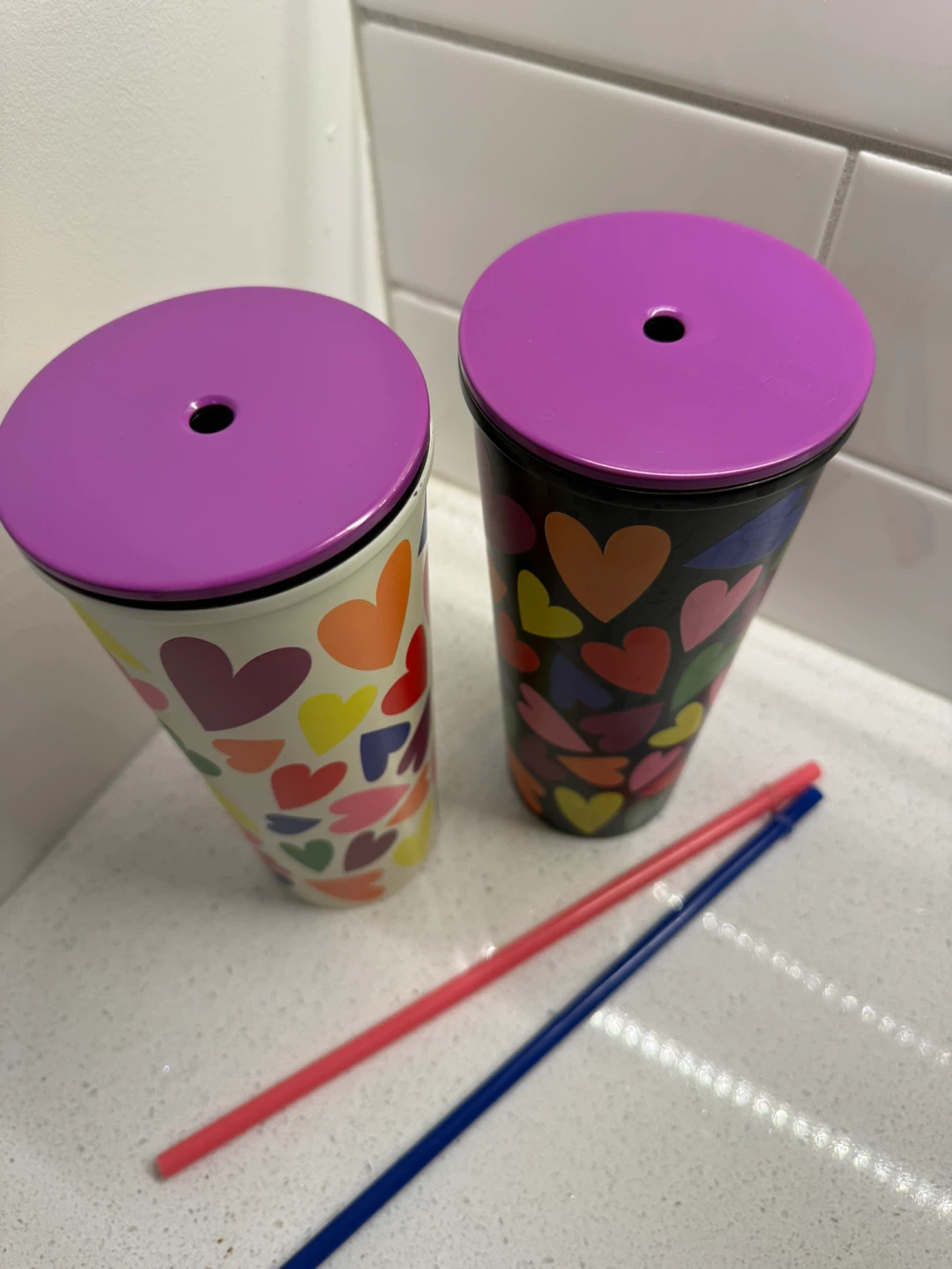 Set of 2 Heart Print Tumblers with Lids and Straws - photo 2