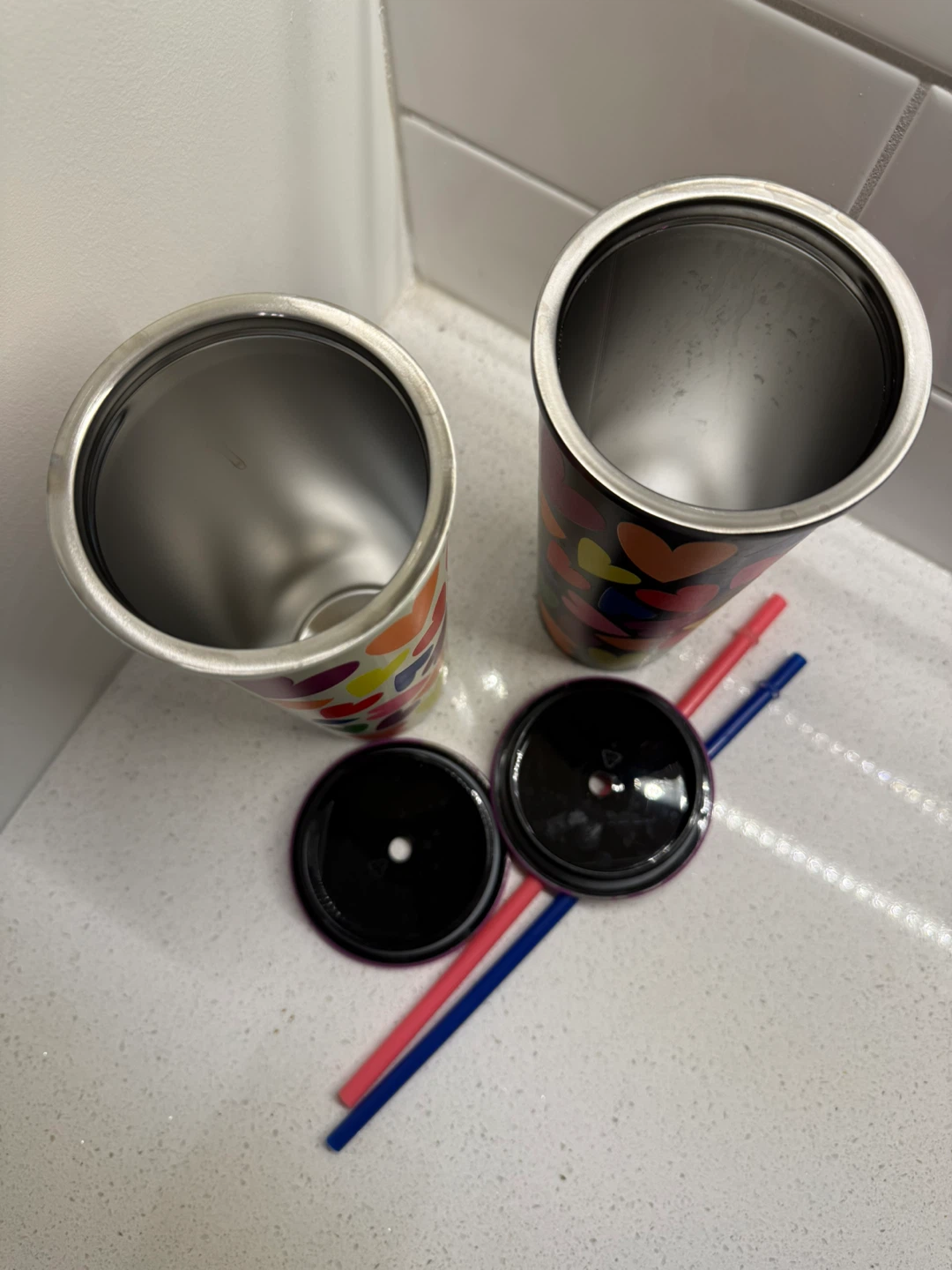 Set of 2 Heart Print Tumblers with Lids and Straws - photo 3