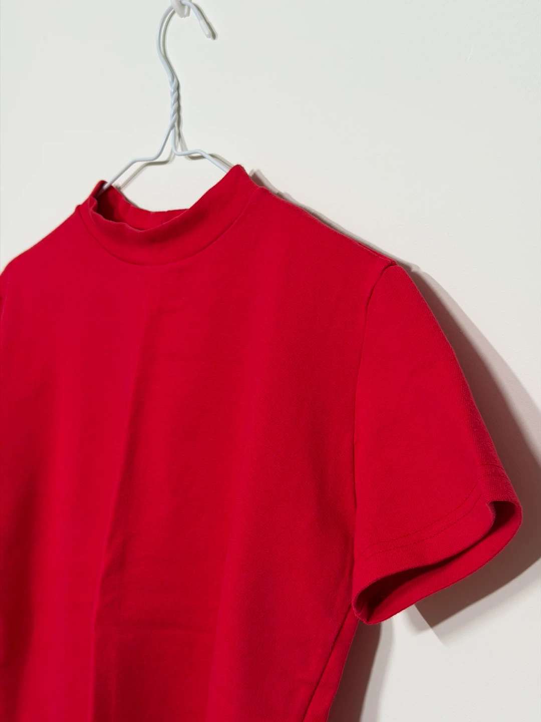 Red cropped top shirt - photo 5