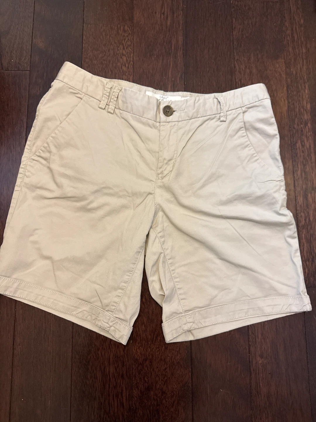 H&M L.O.G.G. Women's Beige Shorts - Size 4