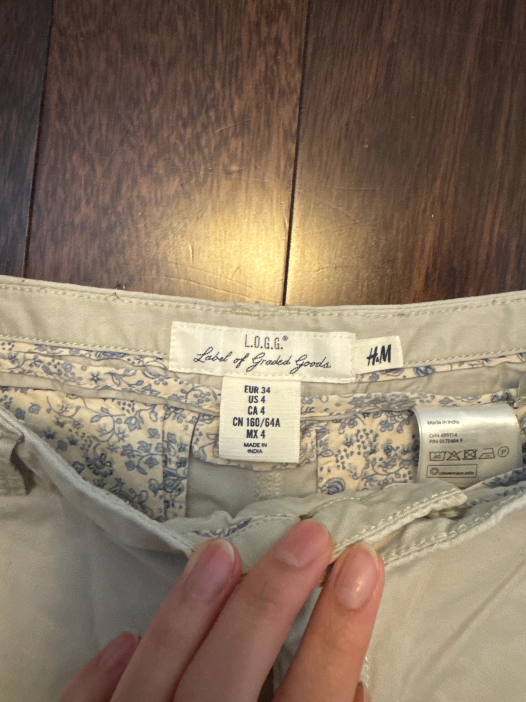 H&M L.O.G.G. Women's Beige Shorts - Size 4 - photo 3