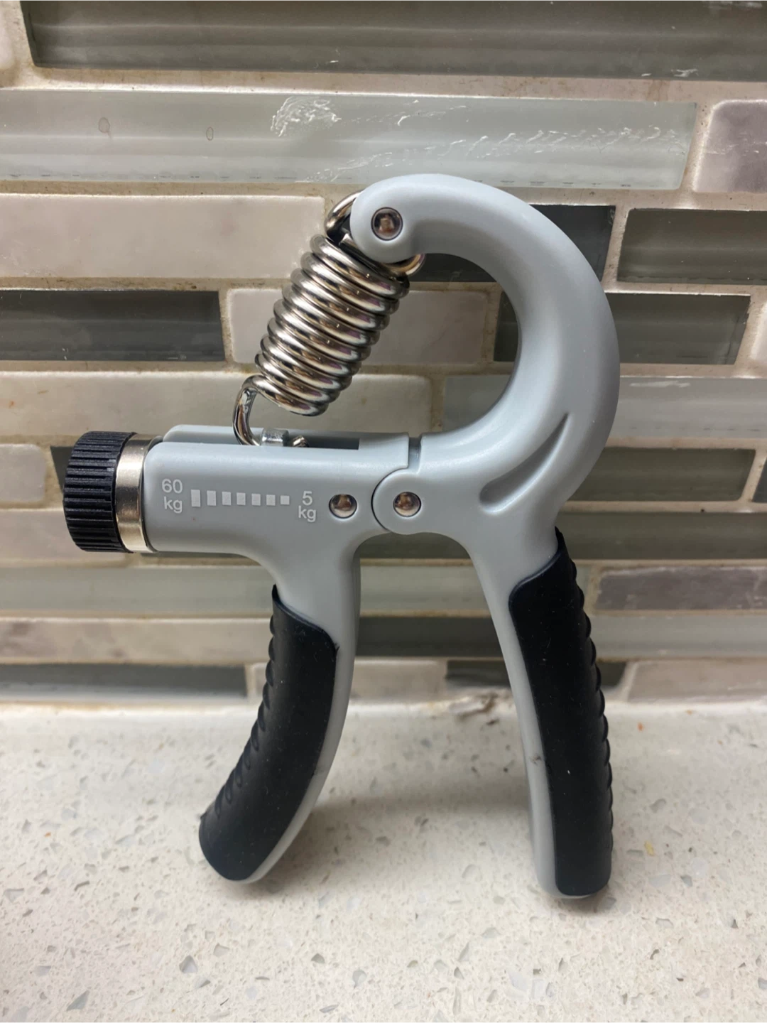 Adjustable hand grip $10 - photo 2