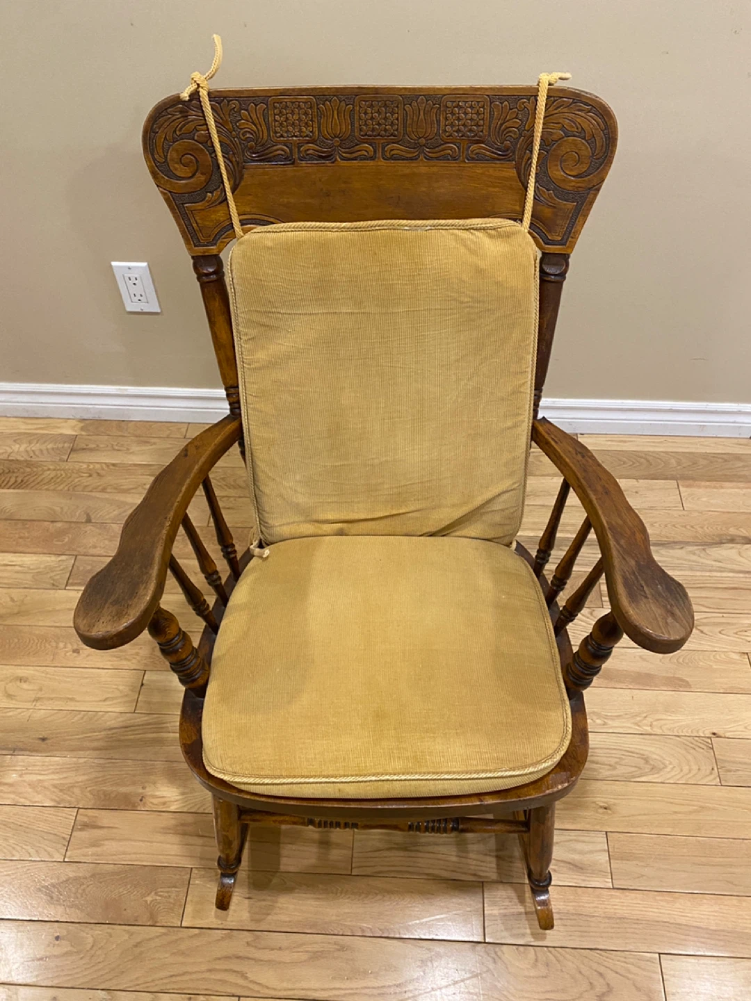 Vintage Solid Wood Rocking Chair (CAN DELIVER) - photo 3