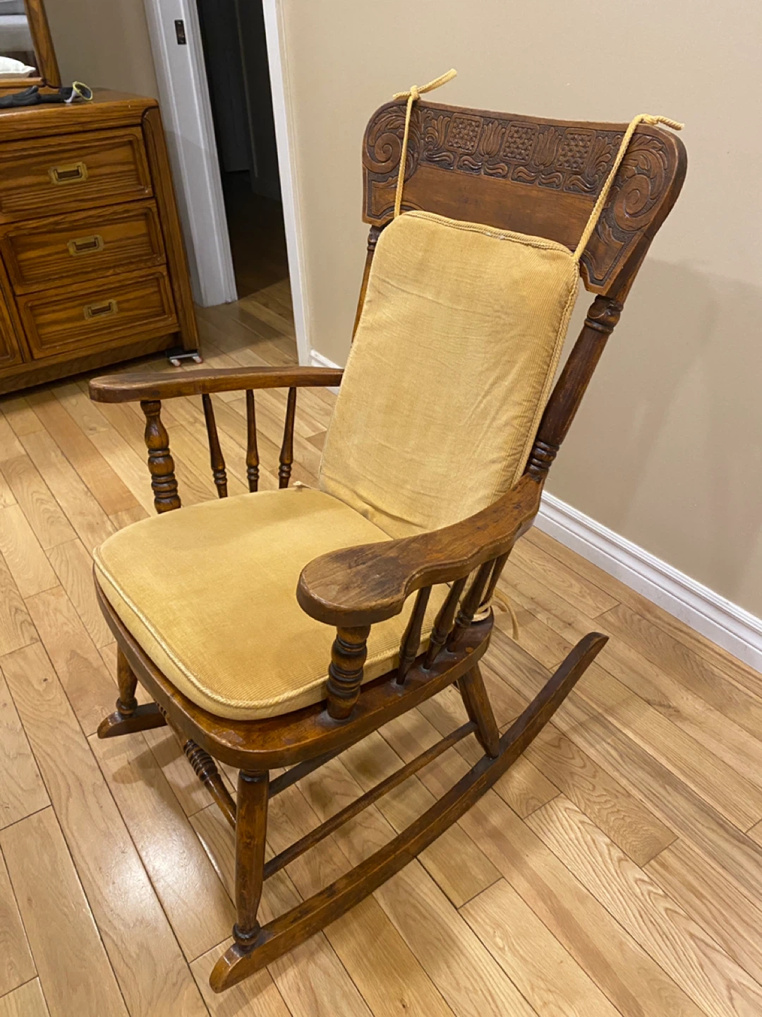 Vintage Solid Wood Rocking Chair (CAN DELIVER) - photo 4