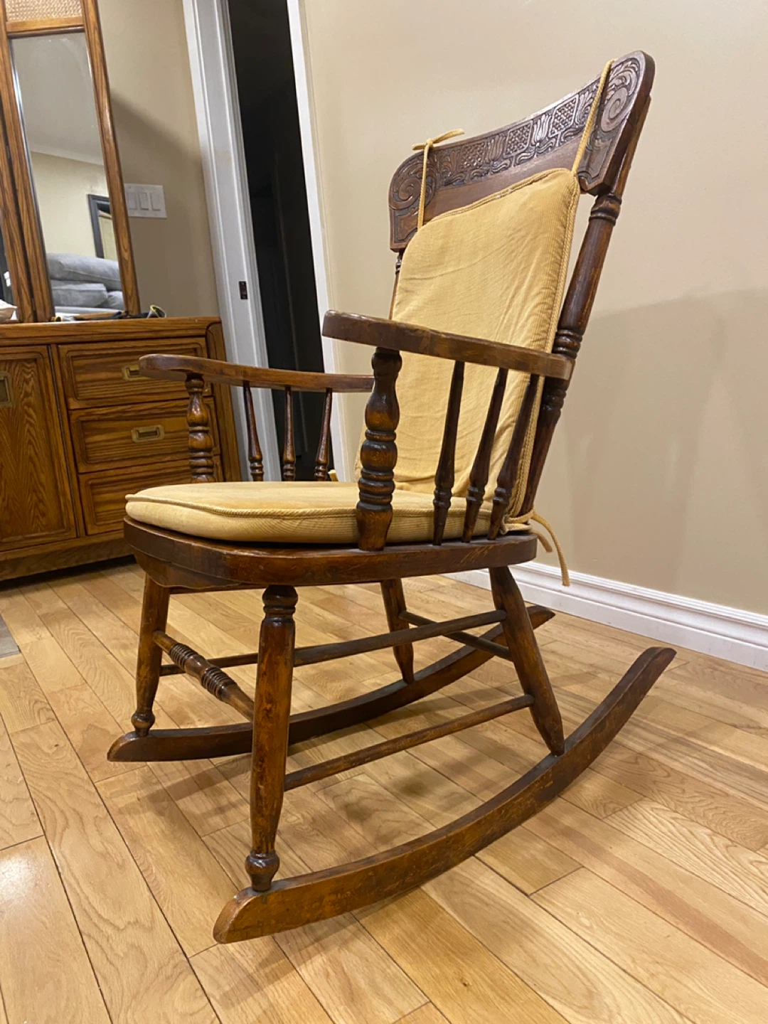 Vintage Solid Wood Rocking Chair (CAN DELIVER) - photo 5