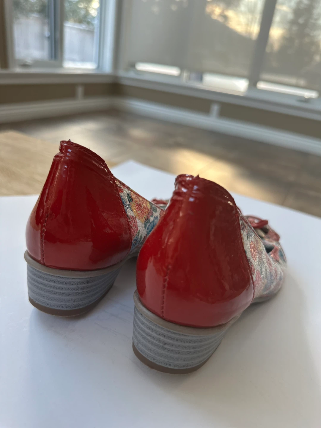 Un Tour en Ville Floral  patent leather Heels Sz. 6/ EU37 - photo 4
