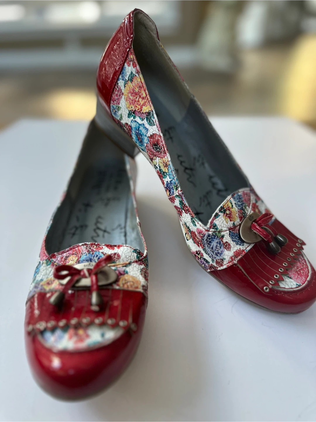 Un Tour en Ville Floral  patent leather Heels Sz. 6/ EU37