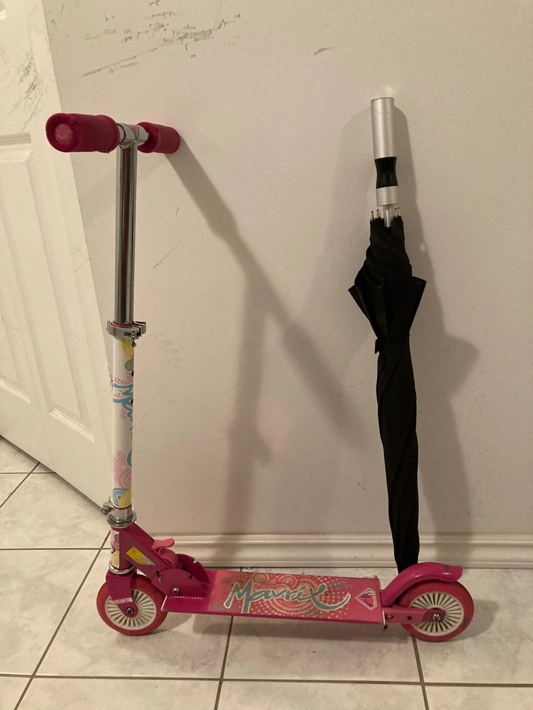 Pink 'Mavrix’ Kids Scooter