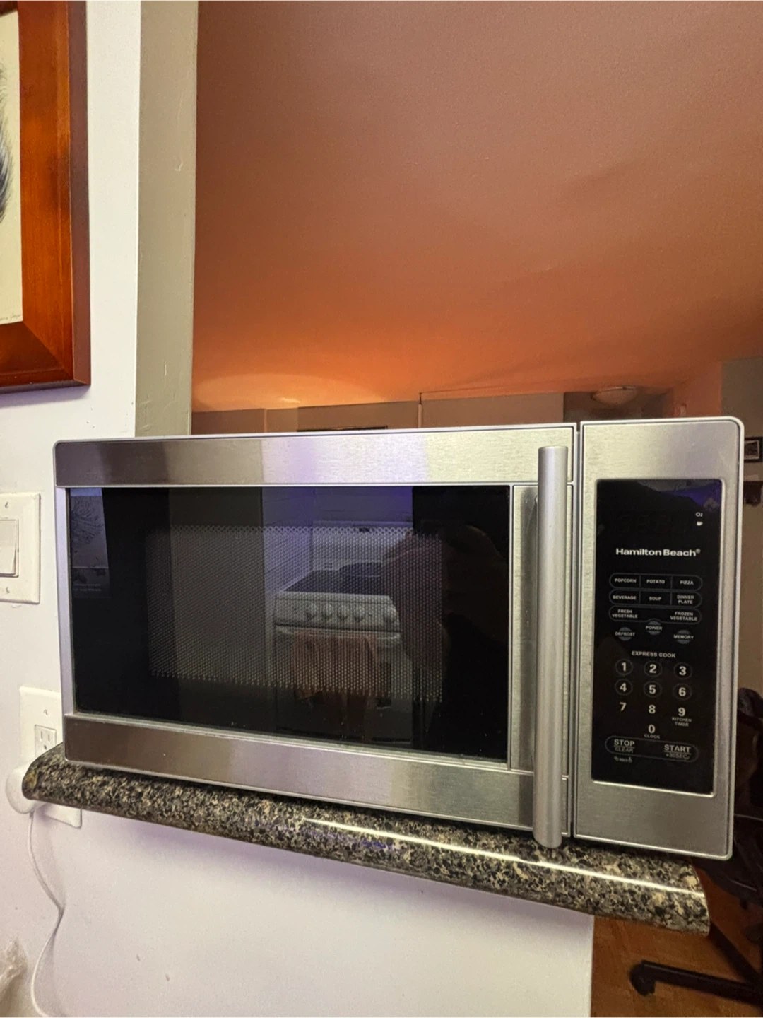 Hamilton Beach Microwave Oven EM720CPN