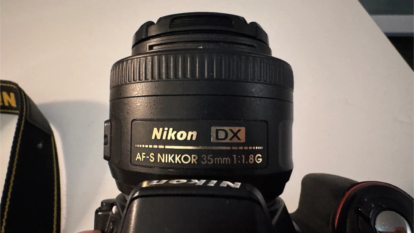 Nikon D5300 DSLR Camera with 35mm f/1.8G Lens - photo 5