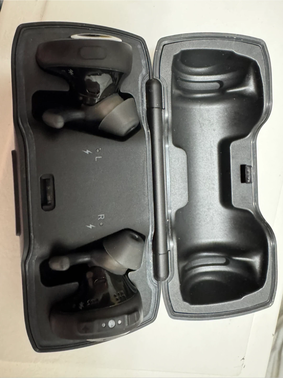 Bose Wireless Earbuds with Charging Case - photo 2