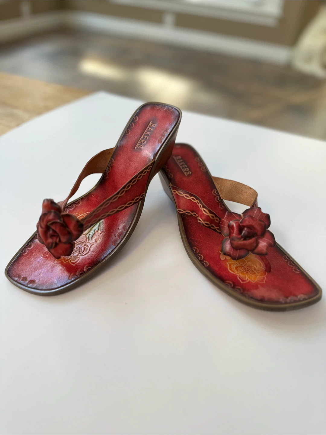 Bakers Red Leather Thong Sandals with Flower Accent Sz. 9 - photo 5